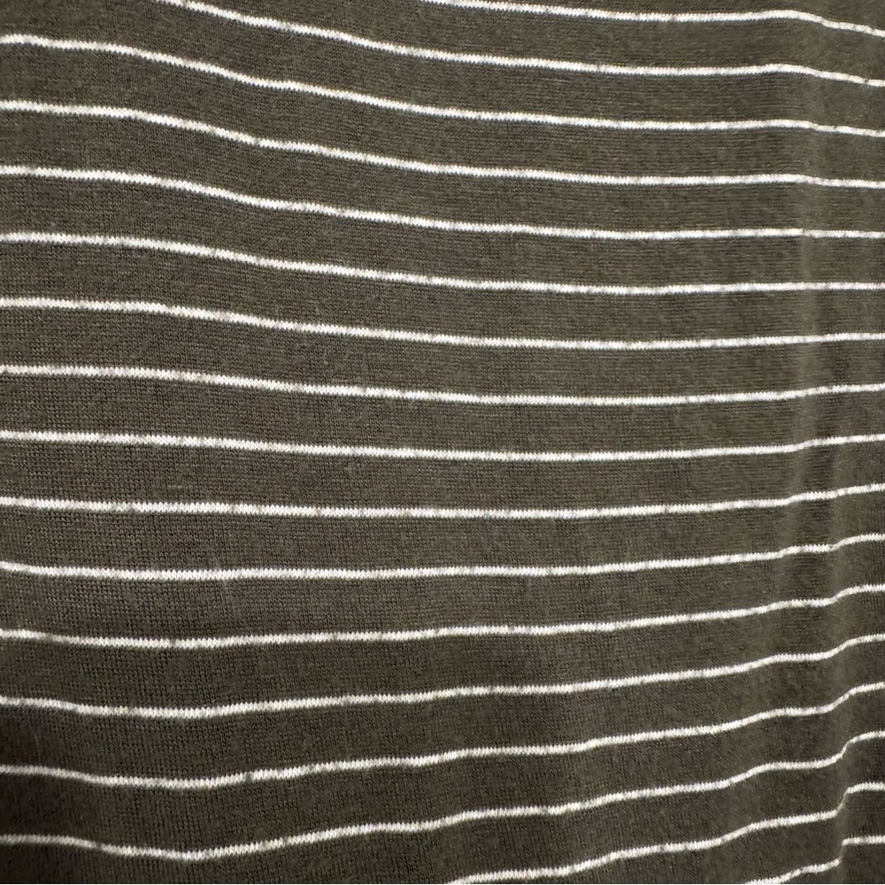 Women’s size Large | Nine Britton Tshirt - Picture 3 of 6